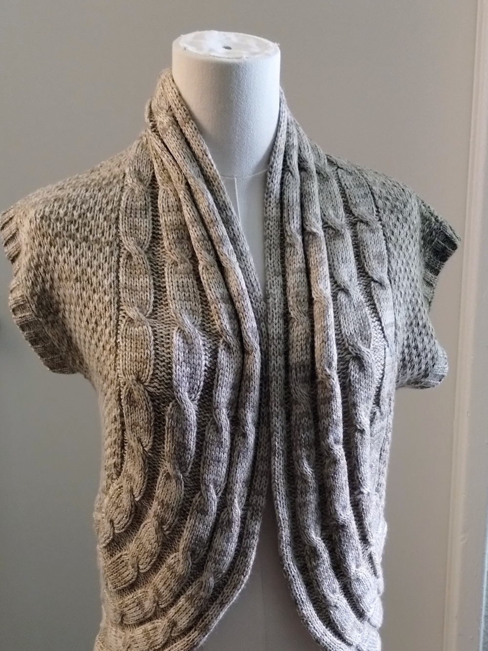 No Boundaries Cable Knit Open Front Sweater Vest - Cream Tan